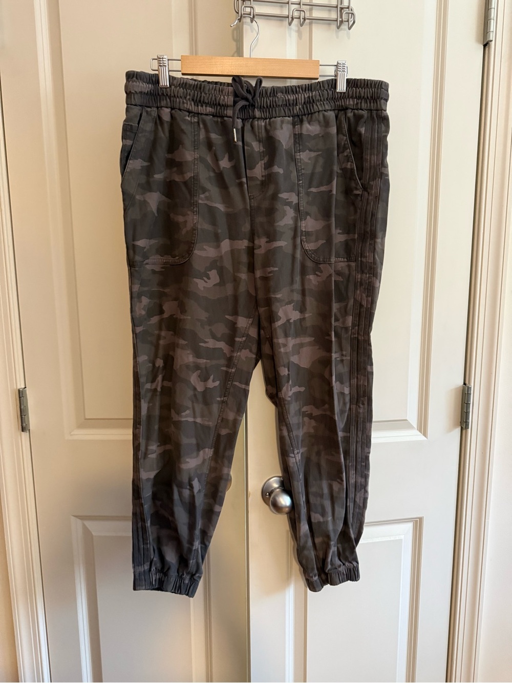 Athleta womens Gray Camo Elastic Waist Joggers